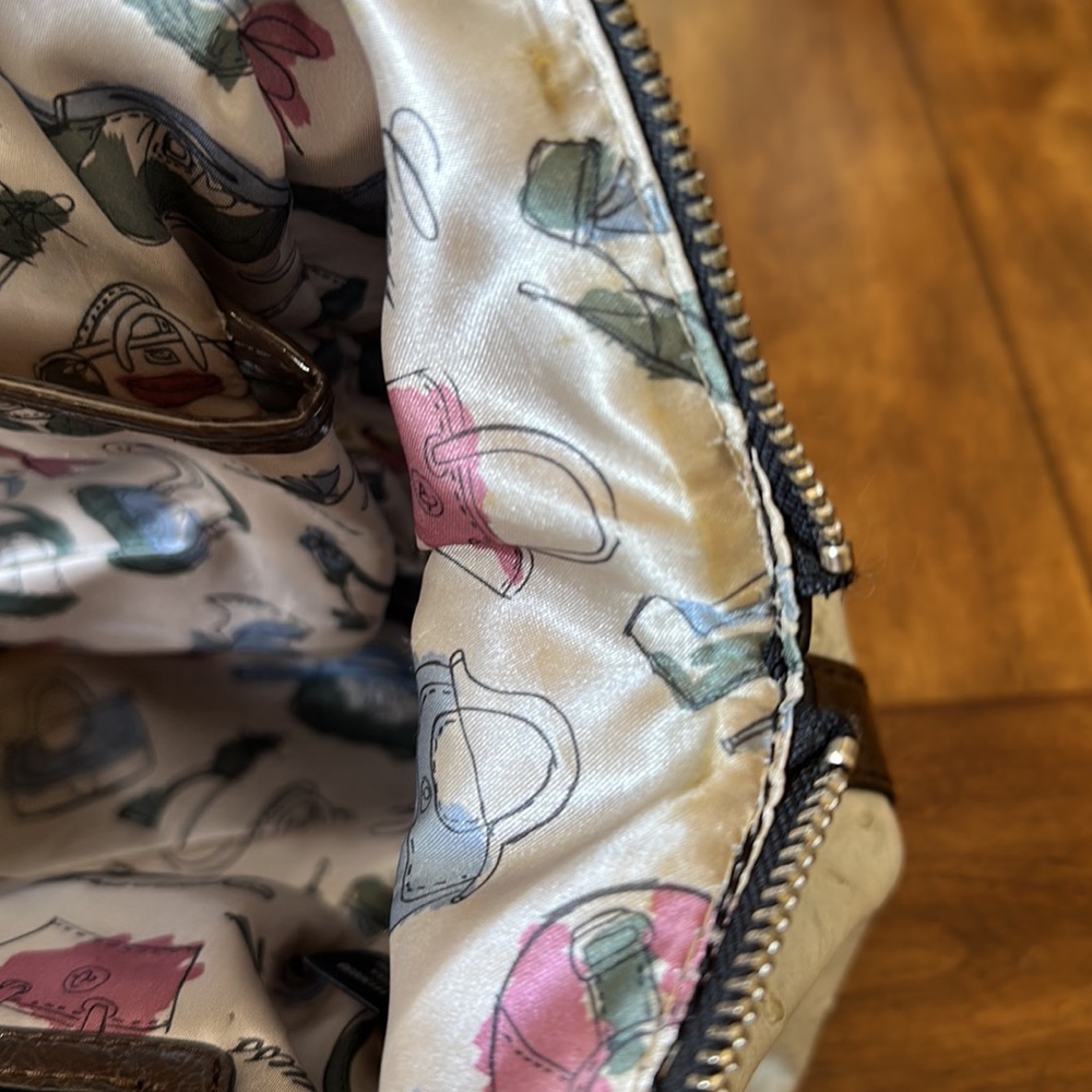 Guess Bag - Picture 15 of 16